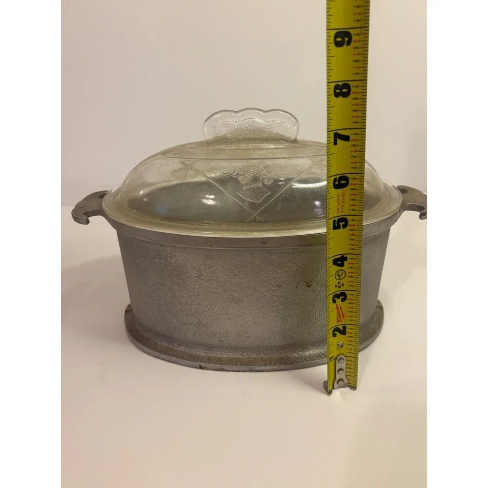 Guardian Service Triangular Casserole Pot Forged Aluminum Heart Shape Glass Lid